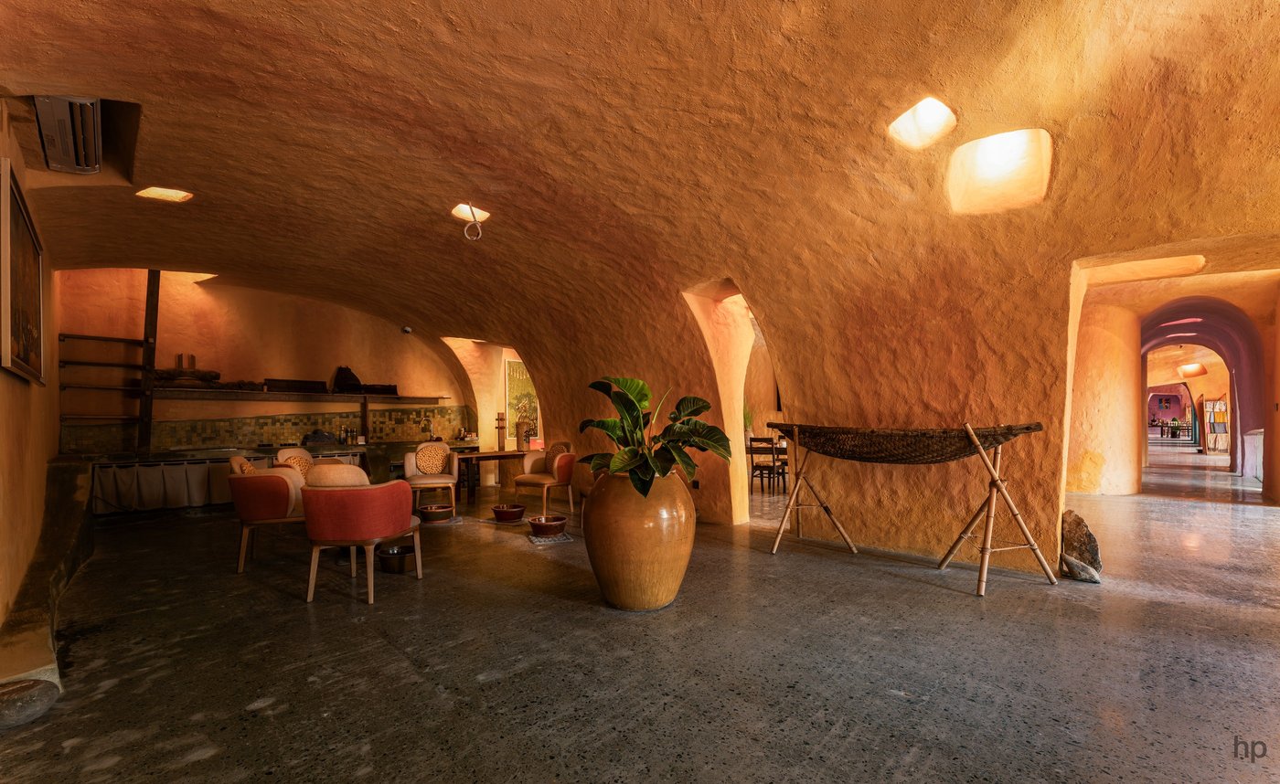The lounge under the vault