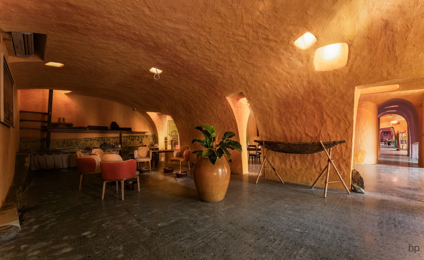 The lounge under the vault